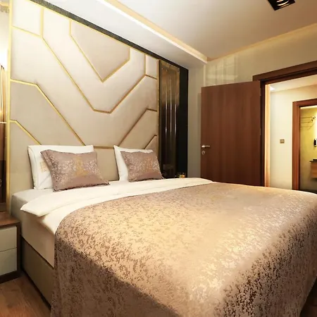 Bayrak Grand מלון 4*
