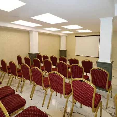 Bayrak Grand מלון 4*